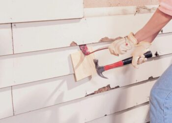 A Full Guide on Wood Siding Repair and Replacement | Family Handyman